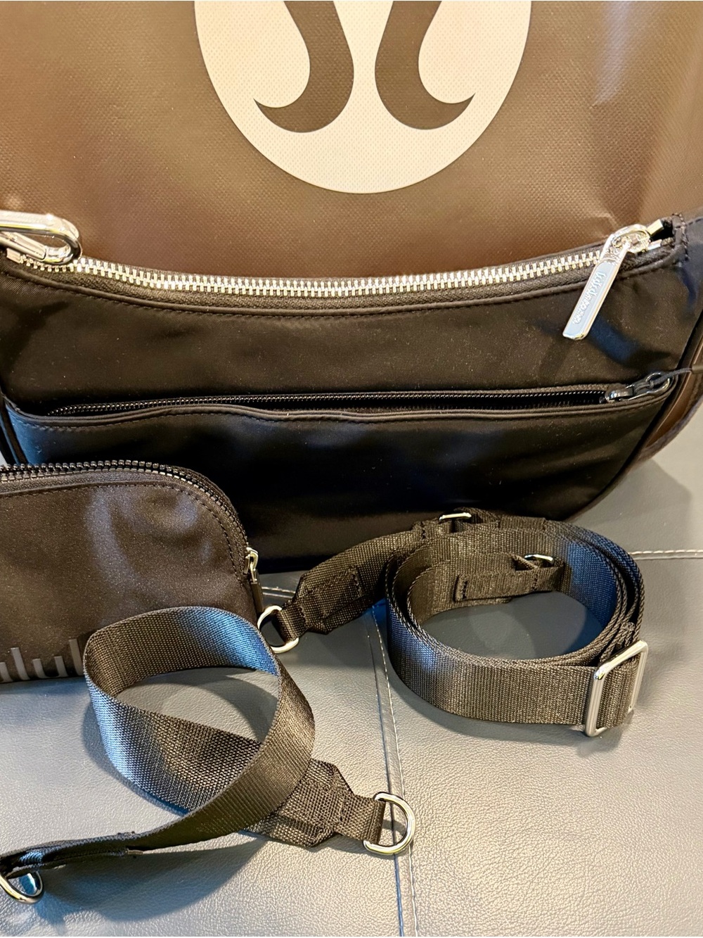 lululemon City Essentials Shoulder OR Crossbody Bag 3L and Clippable Card Pouch - Picture 2 of 8
